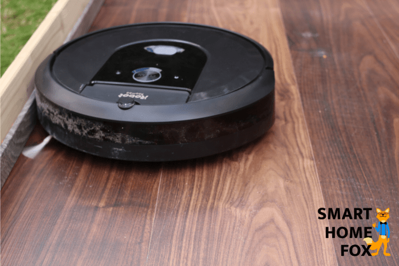 iRobot Roomba i7+ reinigt entlang der Leisten